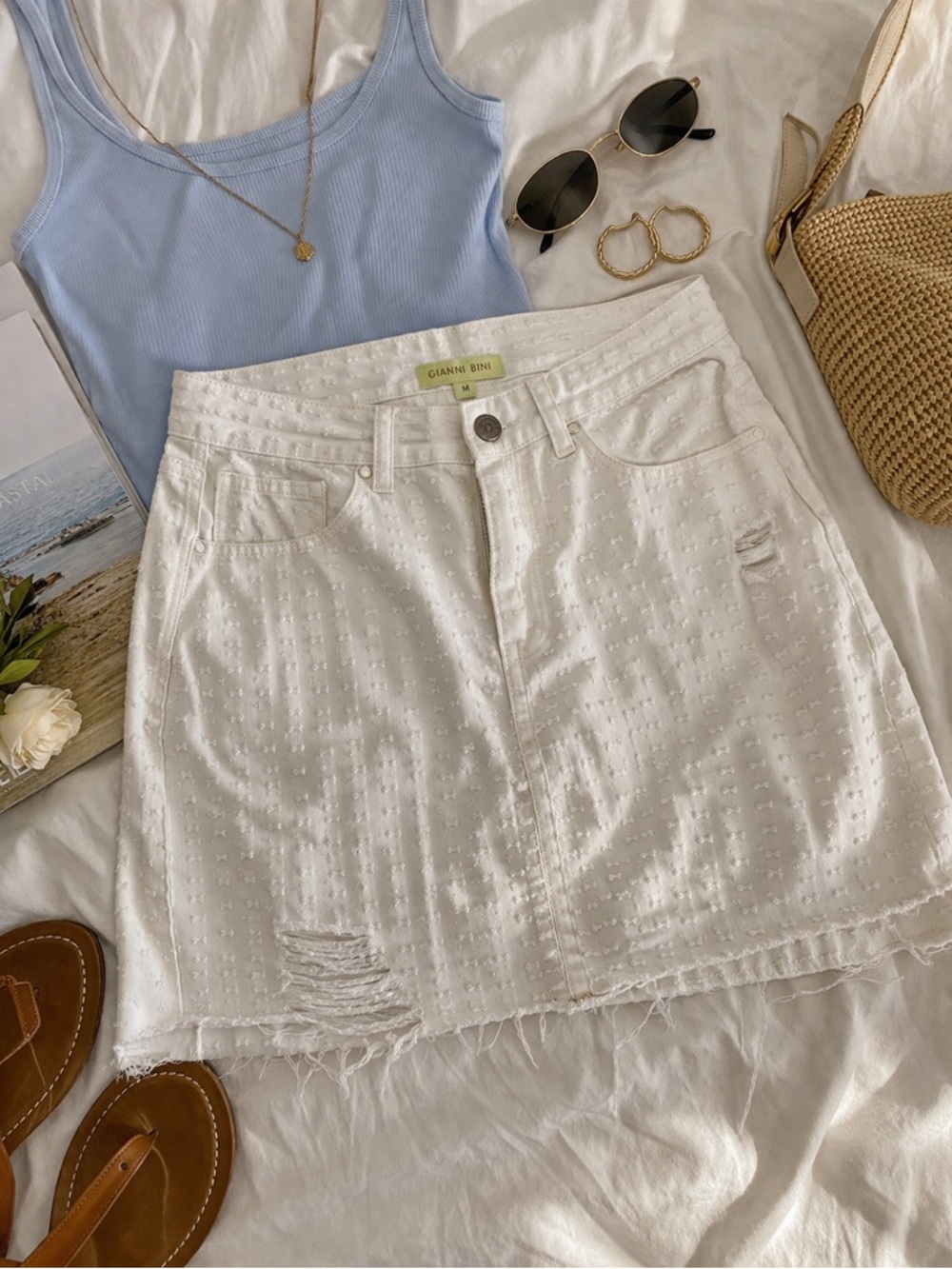 Gianni Bini White Textured Denim Mini Skirt Distressed Raw Hem M